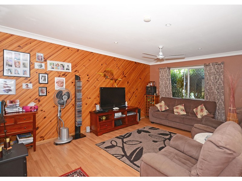 11 Sealink Drive, Point Vernon QLD 4655