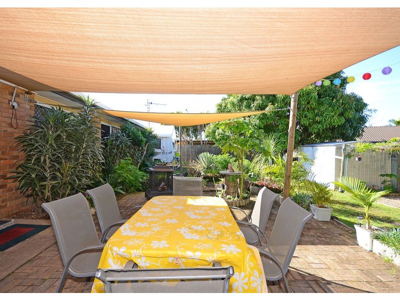 11 Sealink Drive, Point Vernon QLD 4655