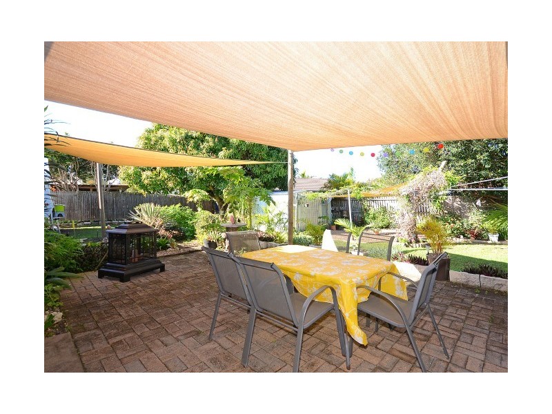 11 Sealink Drive, Point Vernon QLD 4655