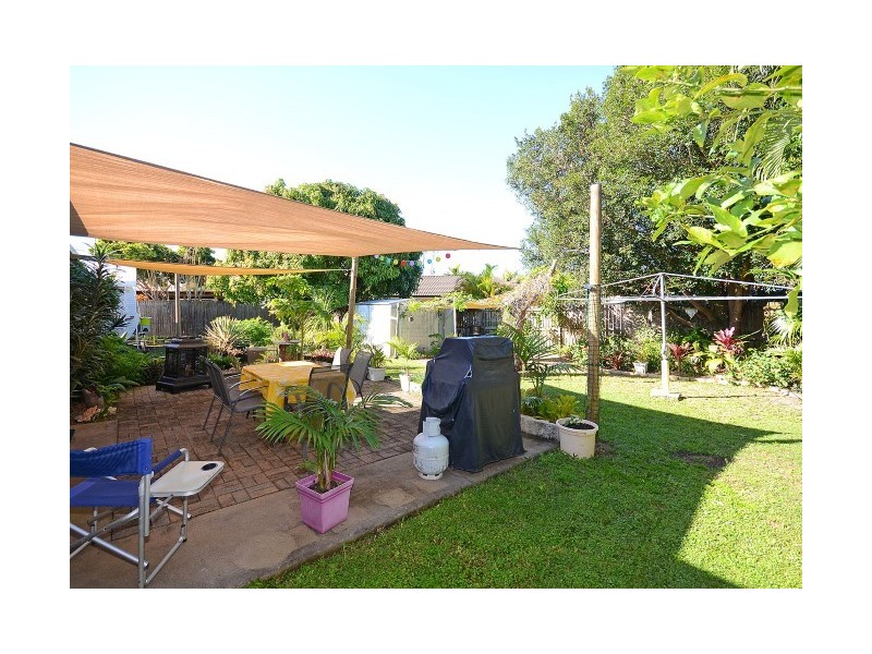 11 Sealink Drive, Point Vernon QLD 4655