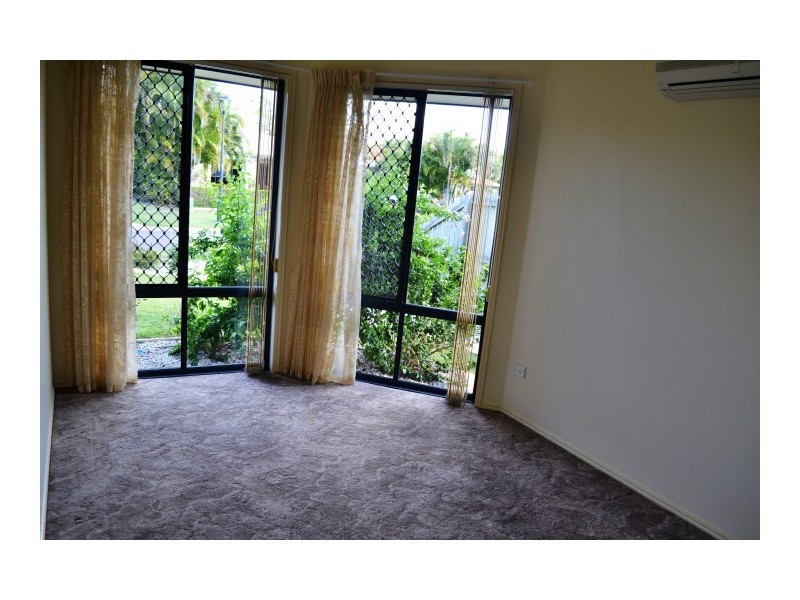 13 Banks Court, Torquay QLD 4655