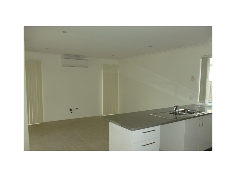 2/101 Nissen St, Urraween QLD 4655