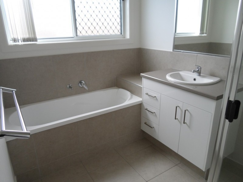 2/101 Nissen St, Urraween QLD 4655