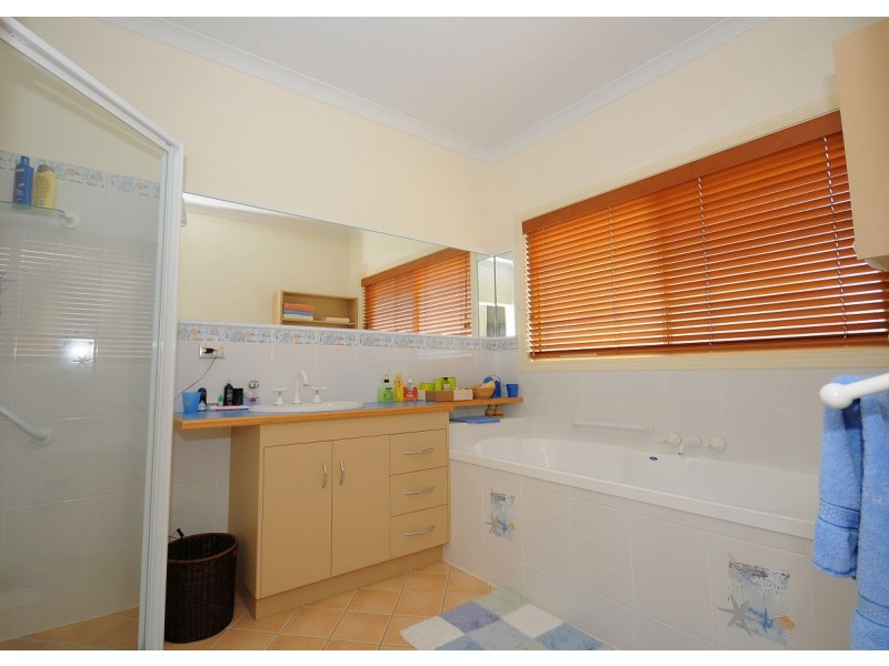8 Regency Avenue, Urraween QLD 4655