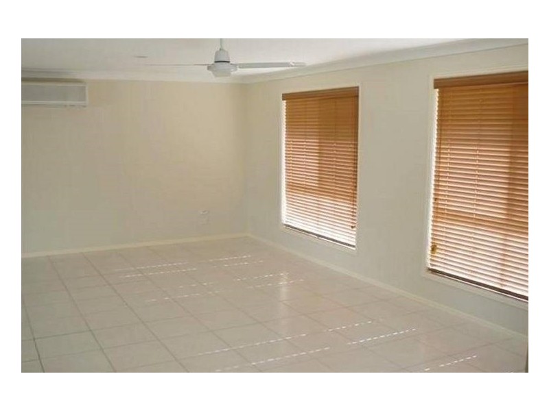 140 Emerald Park Way, Urangan QLD 4655