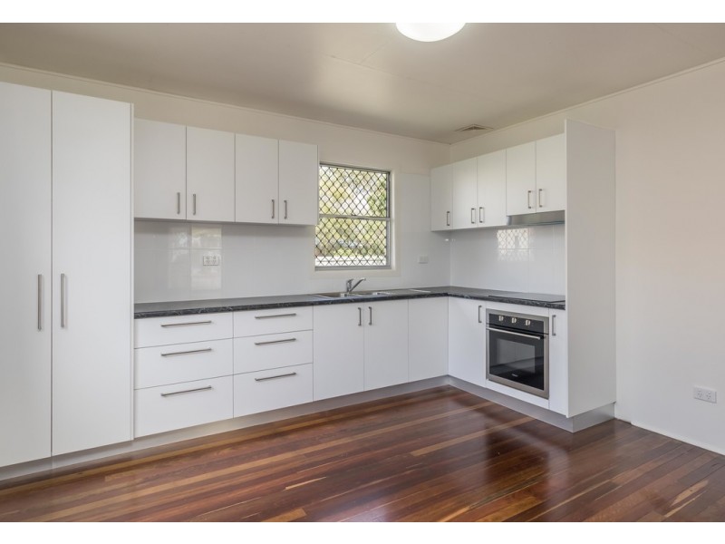 42 Esplanade, Point Vernon QLD 4655