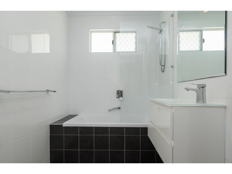 42 Esplanade, Point Vernon QLD 4655