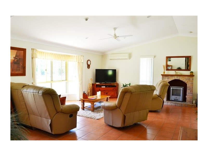 104 Seaview Drive, Booral QLD 4655