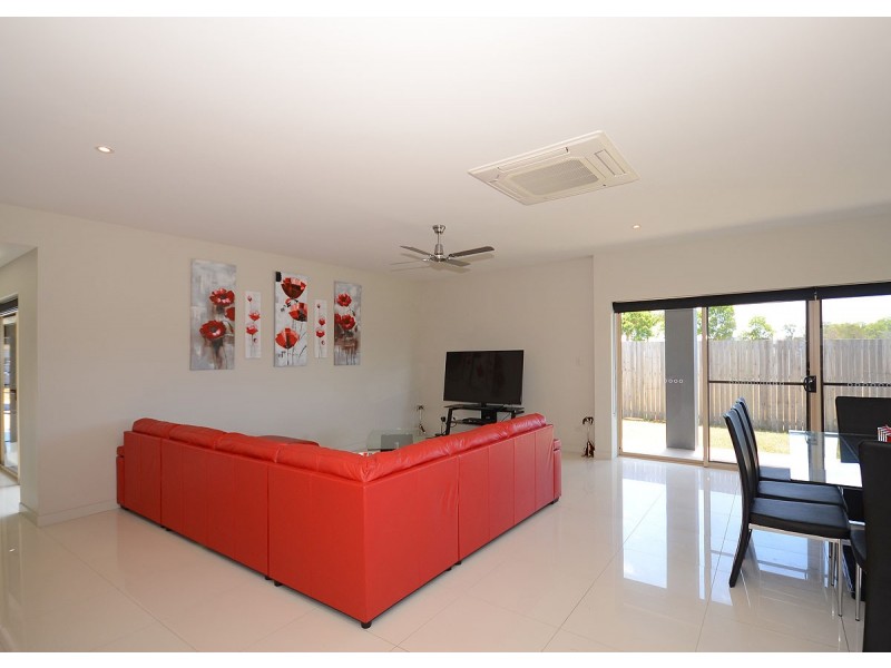 3 Mermaid Court, Eli Waters QLD 4655