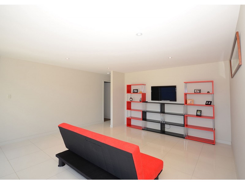 3 Mermaid Court, Eli Waters QLD 4655
