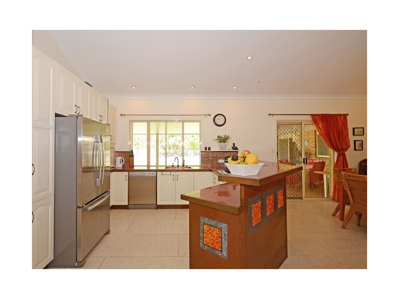 34 Senor Avenue, Urangan QLD 4655