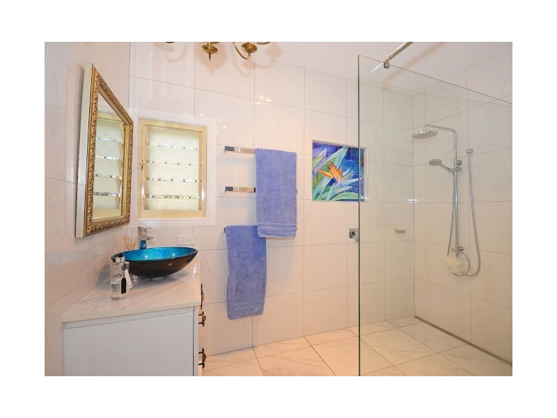 34 Senor Avenue, Urangan QLD 4655