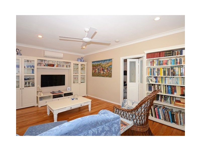34 Senor Avenue, Urangan QLD 4655