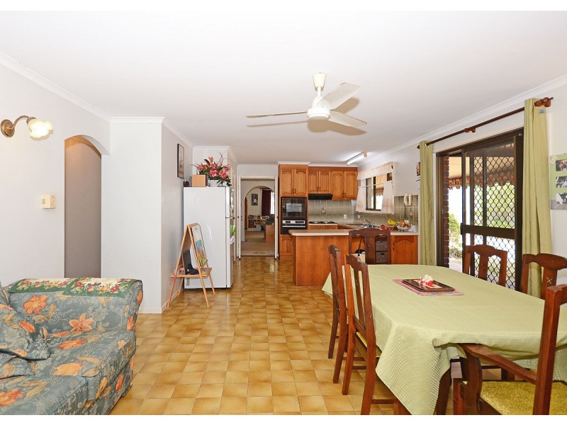 16 Paul Drive, Point Vernon QLD 4655