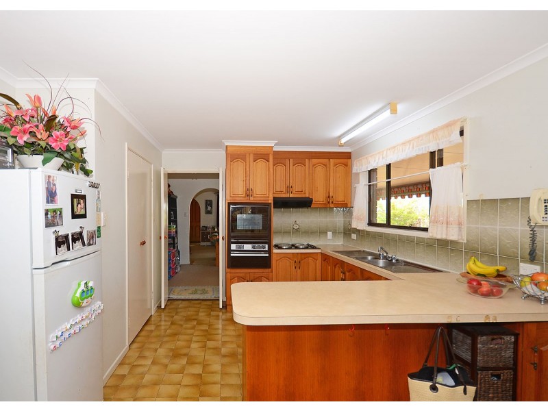 16 Paul Drive, Point Vernon QLD 4655