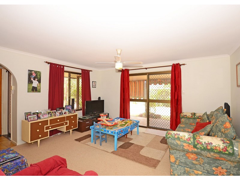 16 Paul Drive, Point Vernon QLD 4655