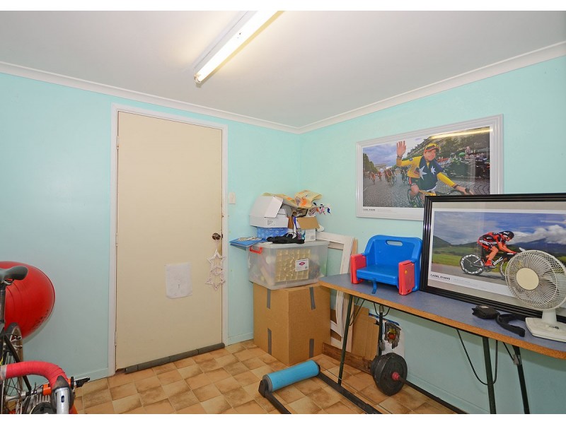 16 Paul Drive, Point Vernon QLD 4655