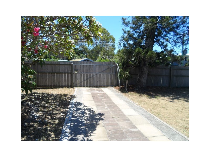 16 KING STREET, Urangan QLD 4655
