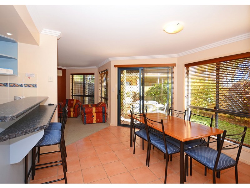 8/33 Elizabeth Street, Urangan QLD 4655