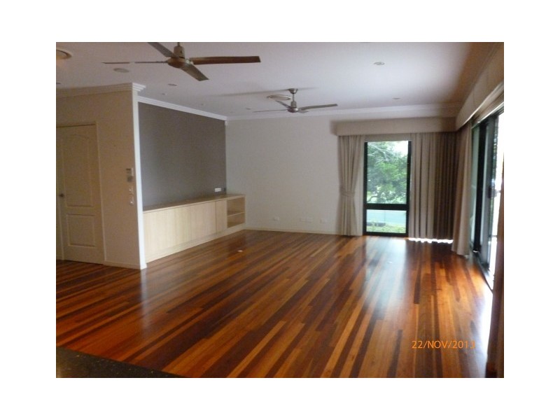 1/580 ESPLANADE, Urangan QLD 4655