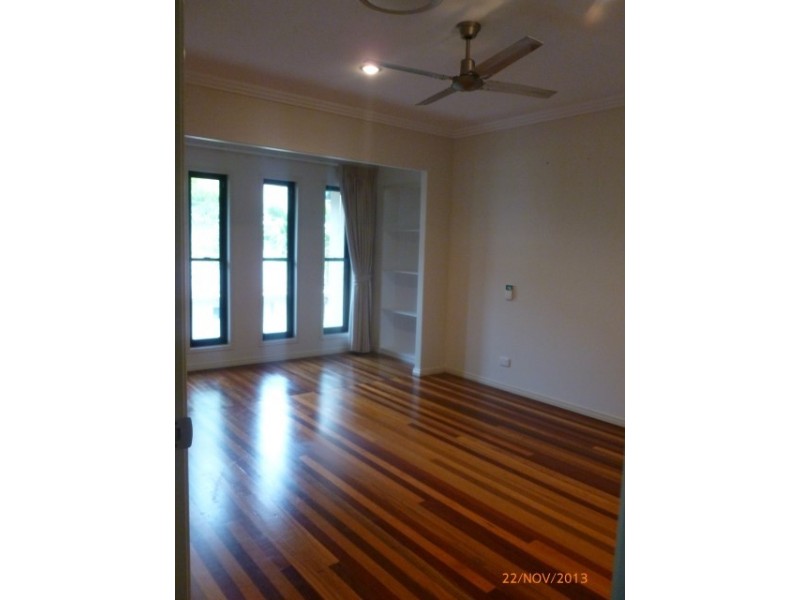 1/580 ESPLANADE, Urangan QLD 4655