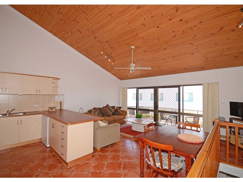5/406 Esplanade, Torquay QLD 4655
