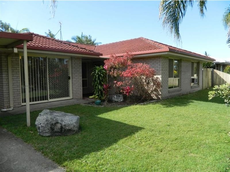16 Vicki Parade, Torquay QLD 4655