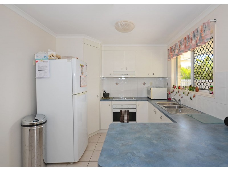 24 Sharyn Court, Point Vernon QLD 4655