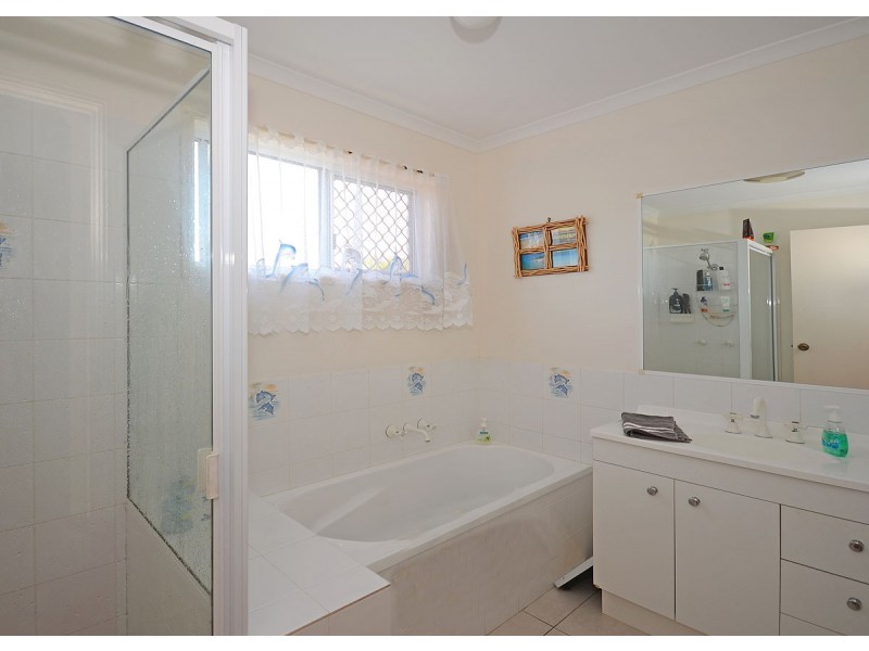 24 Sharyn Court, Point Vernon QLD 4655
