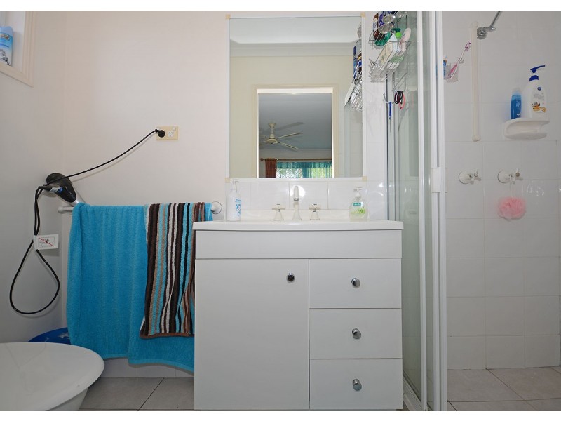 24 Sharyn Court, Point Vernon QLD 4655