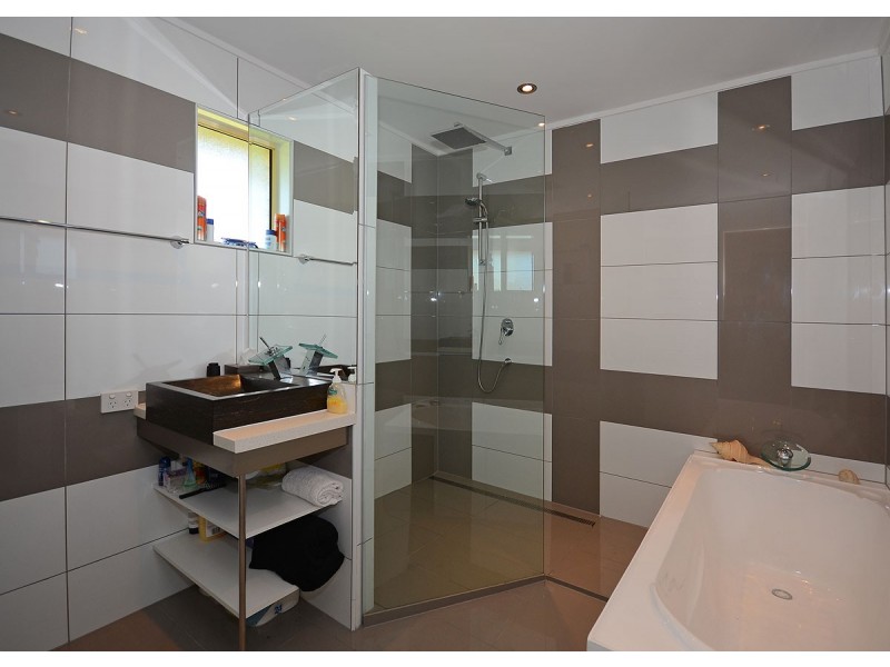 6 Capri Court, Point Vernon QLD 4655