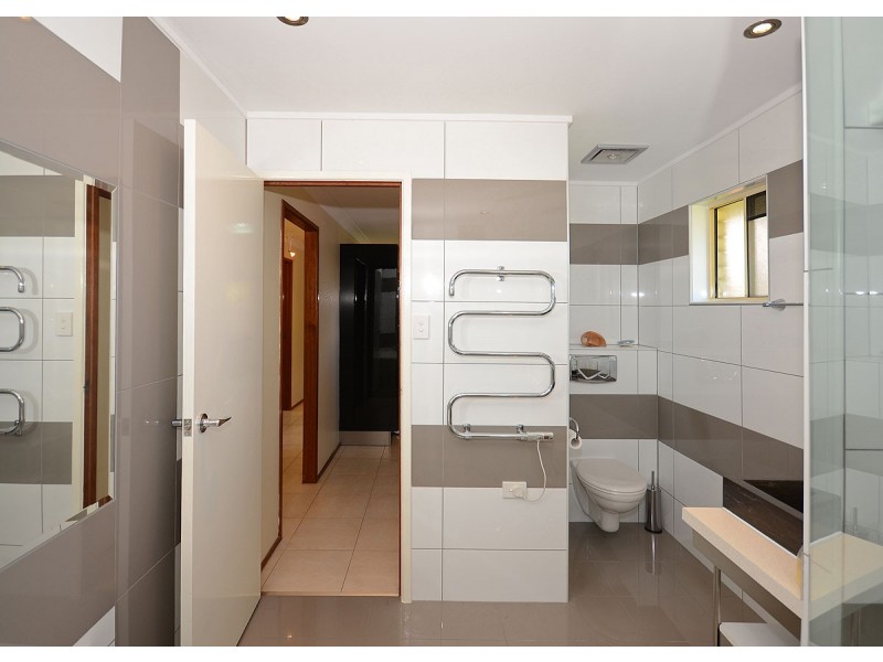 6 Capri Court, Point Vernon QLD 4655