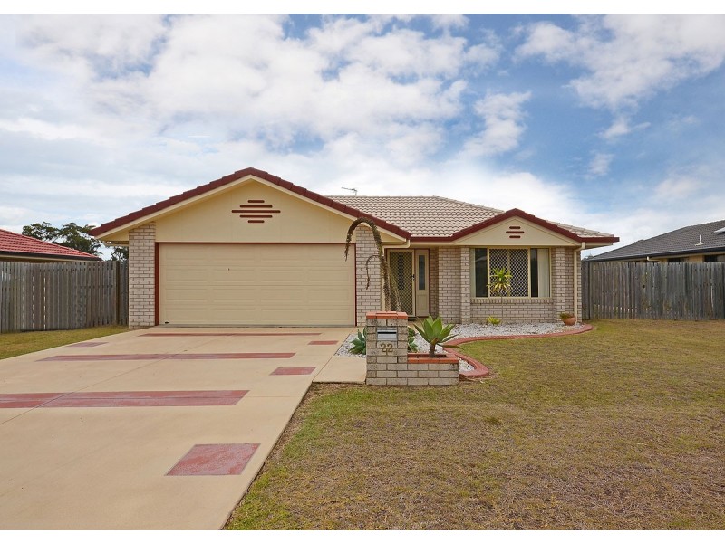 22 Topaz Circuit, Urangan QLD 4655