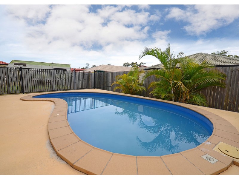 22 Topaz Circuit, Urangan QLD 4655
