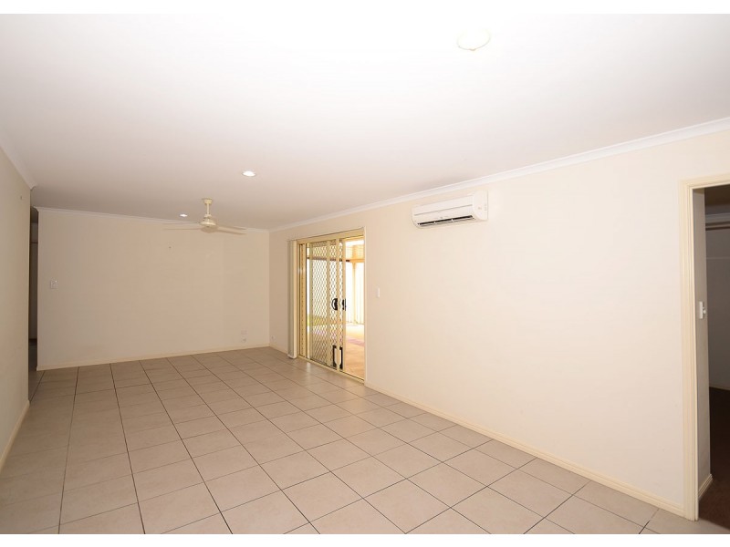 22 Topaz Circuit, Urangan QLD 4655