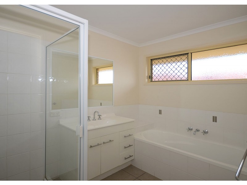 22 Topaz Circuit, Urangan QLD 4655
