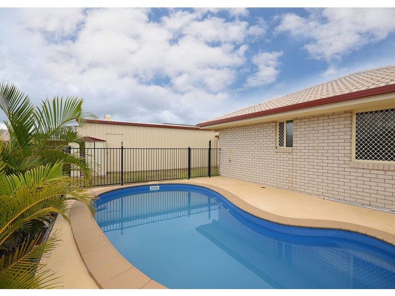 22 Topaz Circuit, Urangan QLD 4655