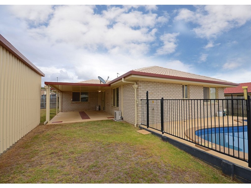 22 Topaz Circuit, Urangan QLD 4655