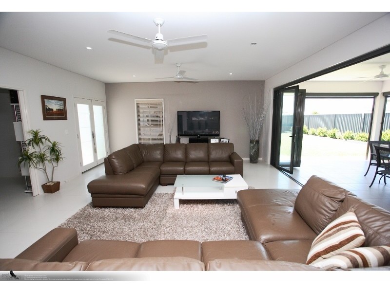 17 Louise Drive, Burrum Heads QLD 4659