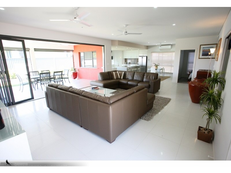 17 Louise Drive, Burrum Heads QLD 4659