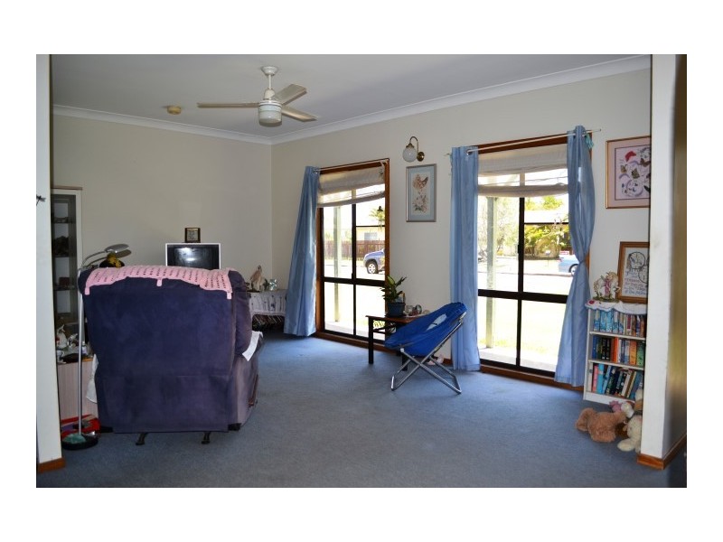 1 Preston Street, Point Vernon QLD 4655