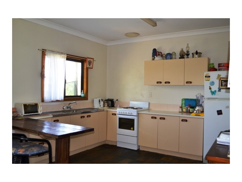 1 Preston Street, Point Vernon QLD 4655