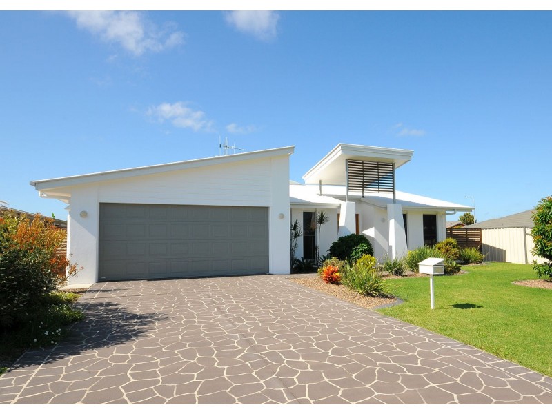 16 Noeme Street, Burrum Heads QLD 4659