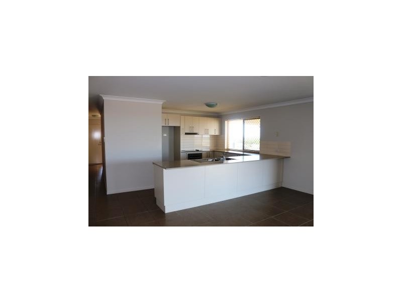 16 Mia Court, Nikenbah QLD 4655