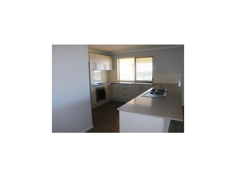 16 Mia Court, Nikenbah QLD 4655