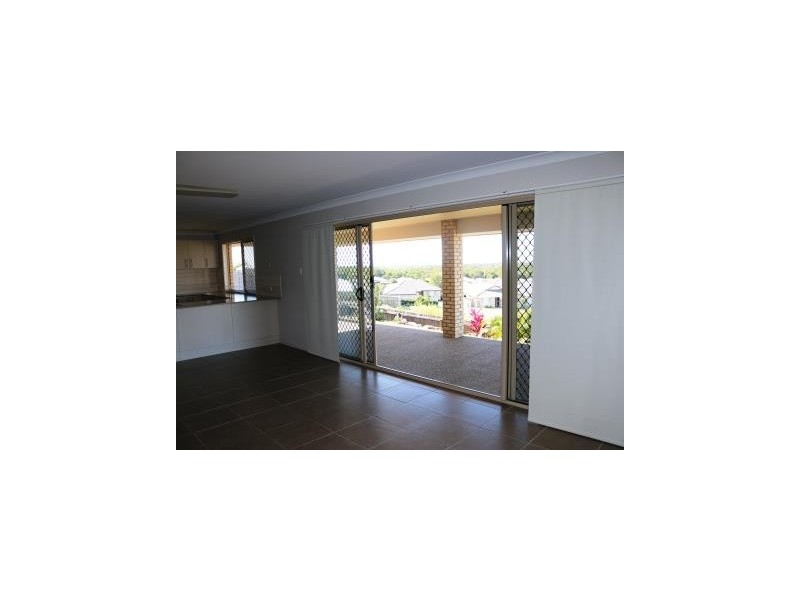 16 Mia Court, Nikenbah QLD 4655