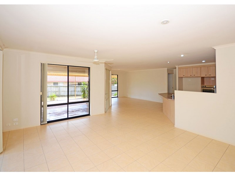 42 Heather Way, Urraween QLD 4655