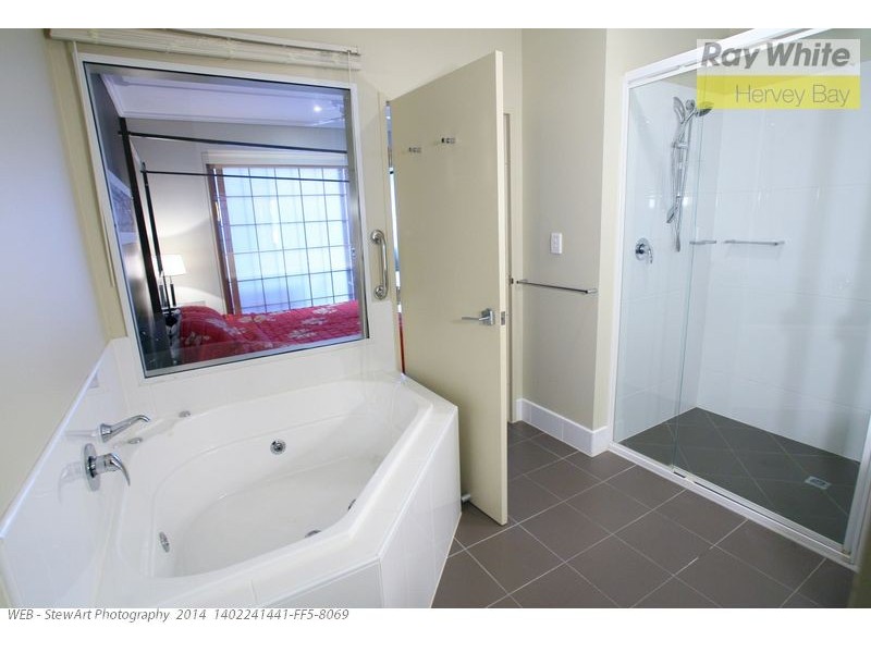 G21/569 Charlton Esplanade, Urangan QLD 4655