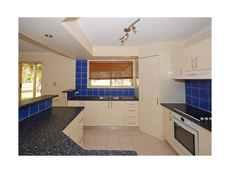 6 LESTER CRES, Torquay QLD 4655