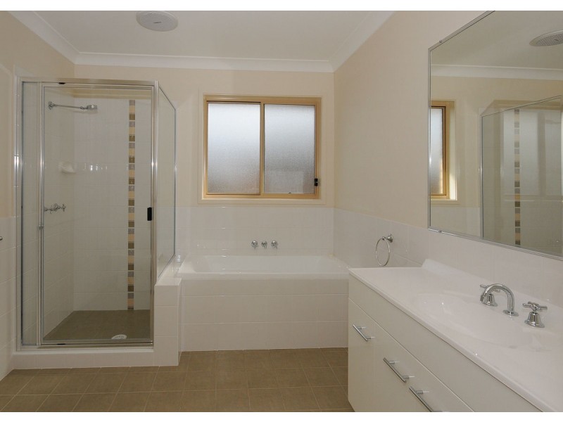 4 Beagle Avenue, Nikenbah QLD 4655